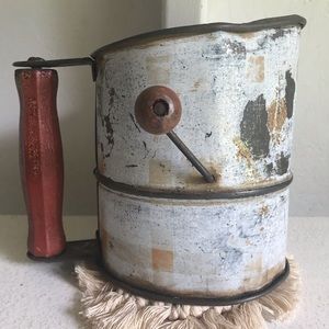 Vintage Bromwell Sifter